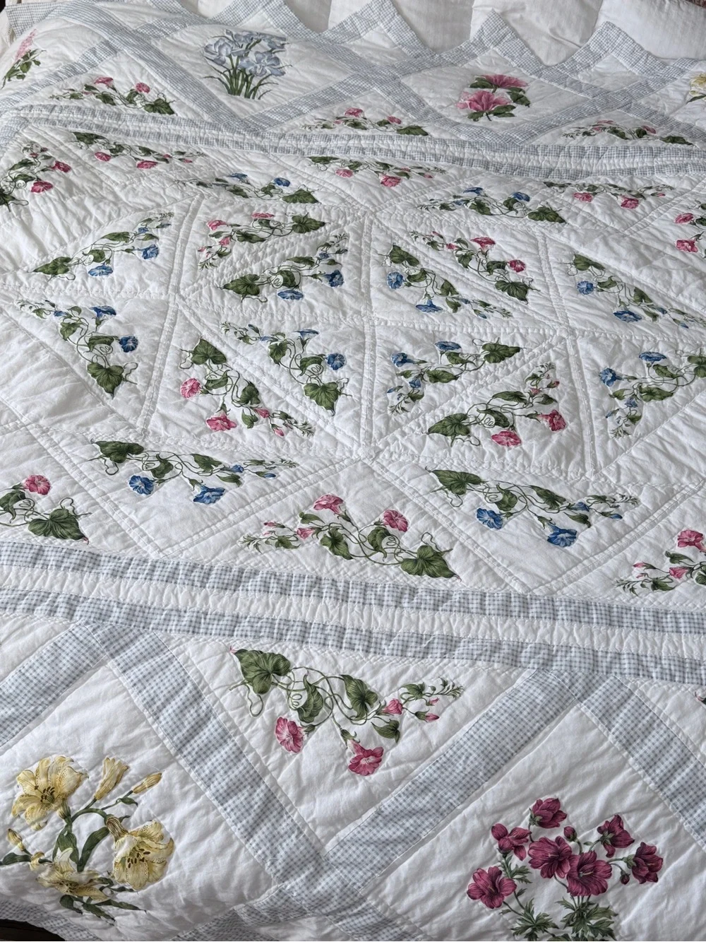 Blue Floral Diamond-Edge Quilt Queen Size